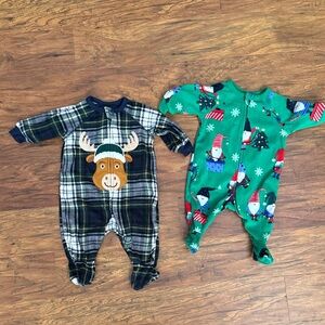 The Children's Place baby zipper sleeper Christmas Pajamas bundle 0-3